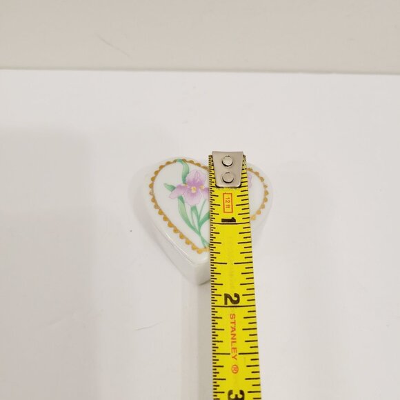 Vtg Ceramic Heart Shaped Gold Border Irises Mini Trinket Box Roman Inc Pin - Picture 3 of 5